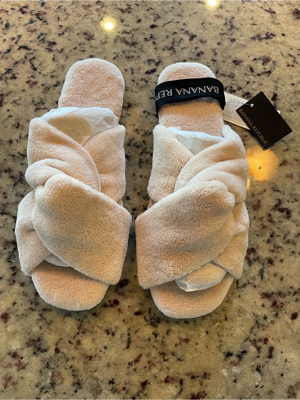 NWT Banana Republic Plush Crisscross Slippers in Cream M 7-8 ret. $39.99